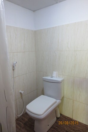 Deluxe Double Room, 1 King Bed, Sea View, Garden Area | Bathroom | Shower
