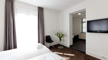 Junior Suite | Premium bedding, desk, soundproofing, cribs/infant beds