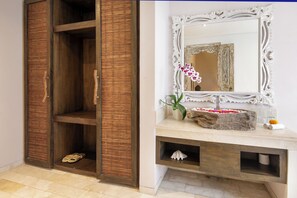 Villa, 2 Bedrooms, Private Pool | Bathroom