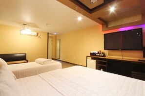 Desk, soundproofing, free WiFi - V Hotel (Busan)