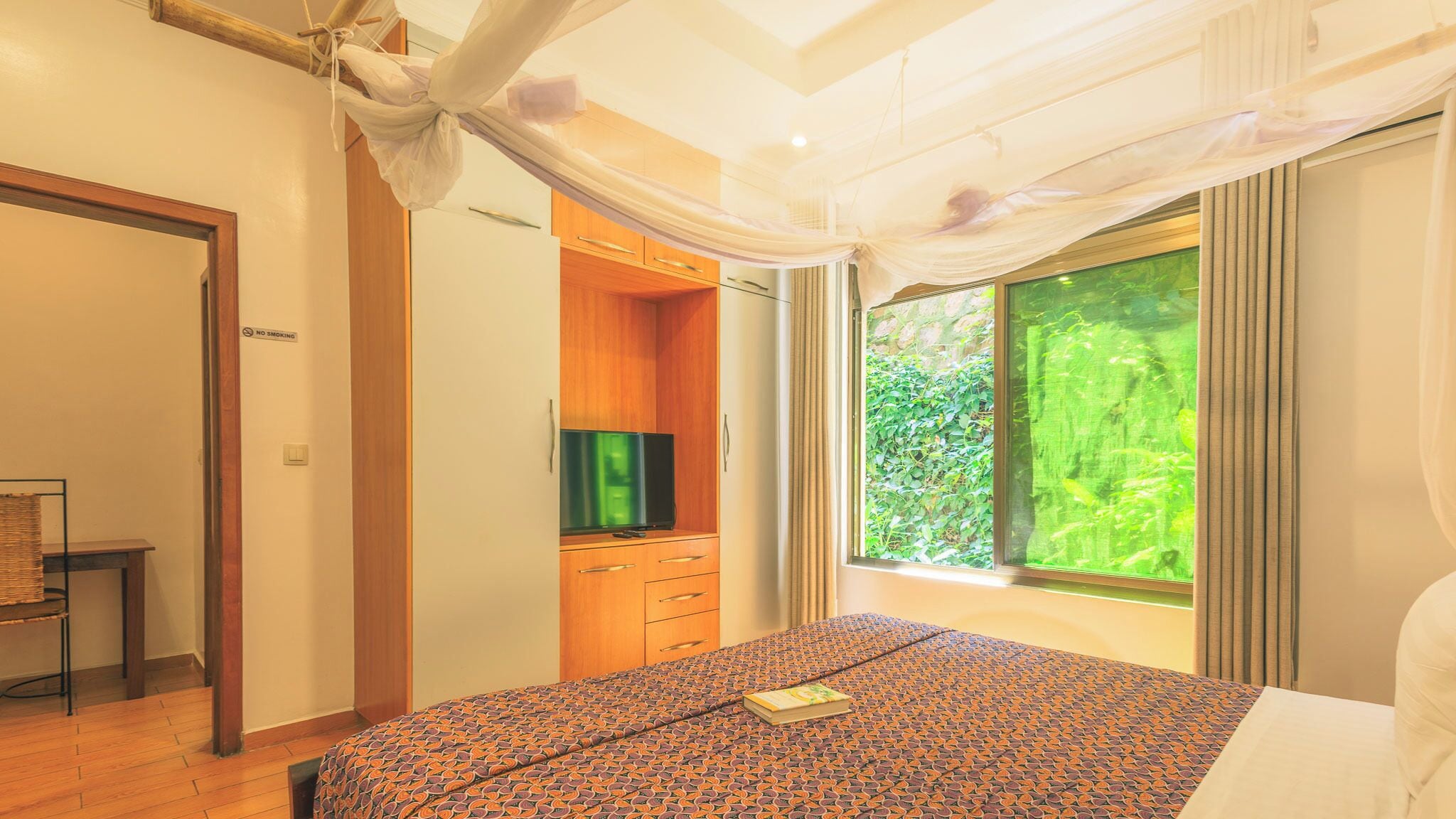 Residence Superior Queen Room | Caja fuerte, tabla de planchar con plancha, wifi gratis y ropa de cama