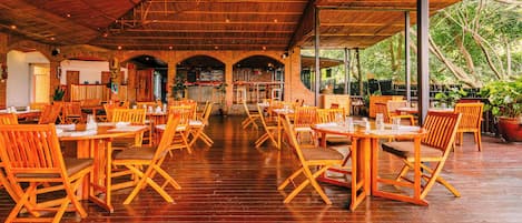 Déjeuner, dßner, souper et brunch servis sur place