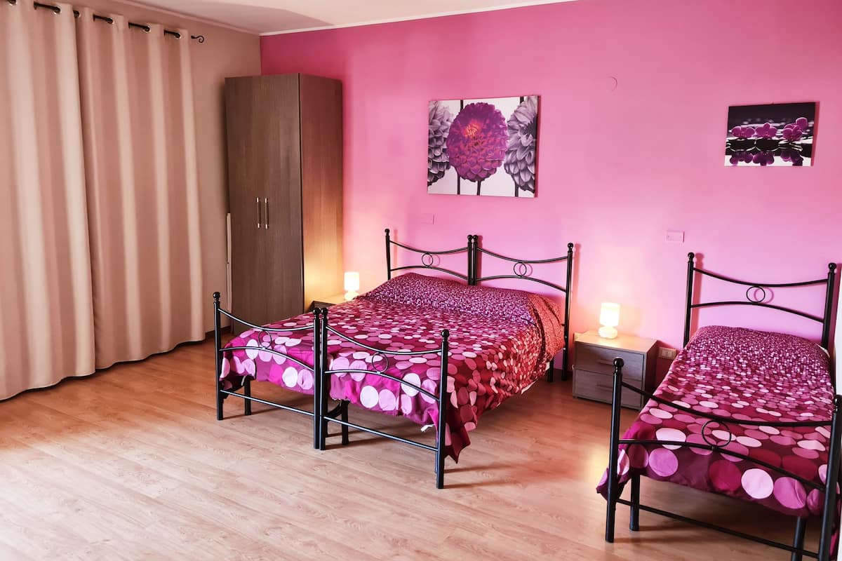 Ropa de cama de alta calidad y escritorio