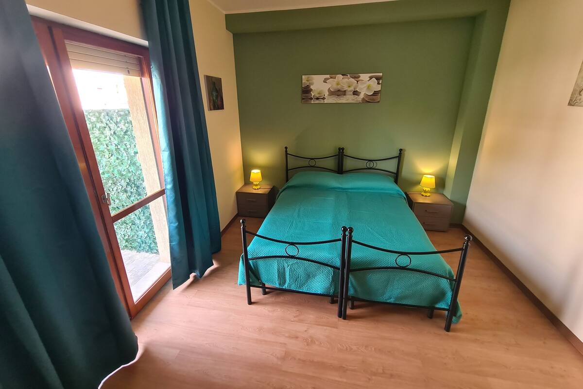 Camera Matrimoniale con Bagno Privato Fuori Camera | Premium bedding, desk, iron/ironing board (on request), free WiFi