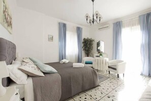 Superior Triple Room (External Private Bathroom) - Vatican Station (Rome)