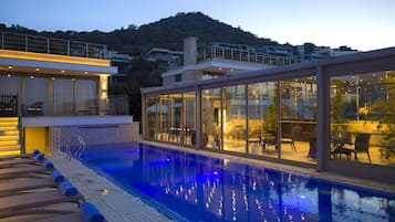 4 piscine all'aperto, una piscina in terrazza, ombrelloni da piscina