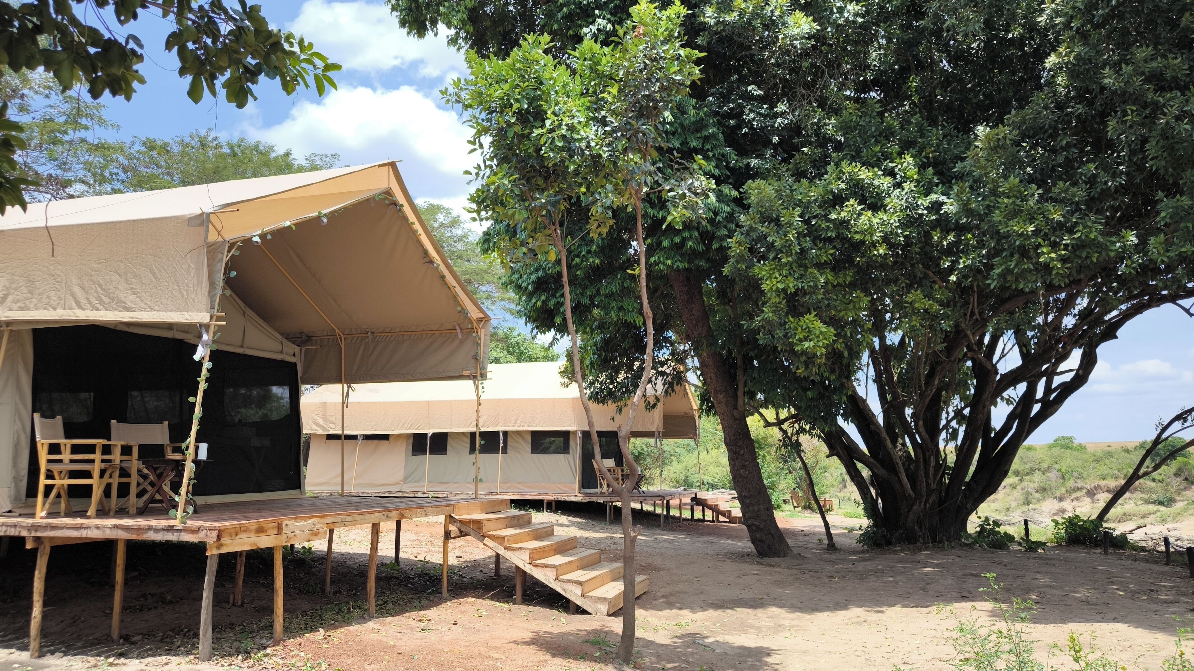 Exclusive Tent | In-room safe, bed sheets