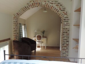 Habitación romántica doble | Ropa de cama de alta calidad, minibar, decoración individual