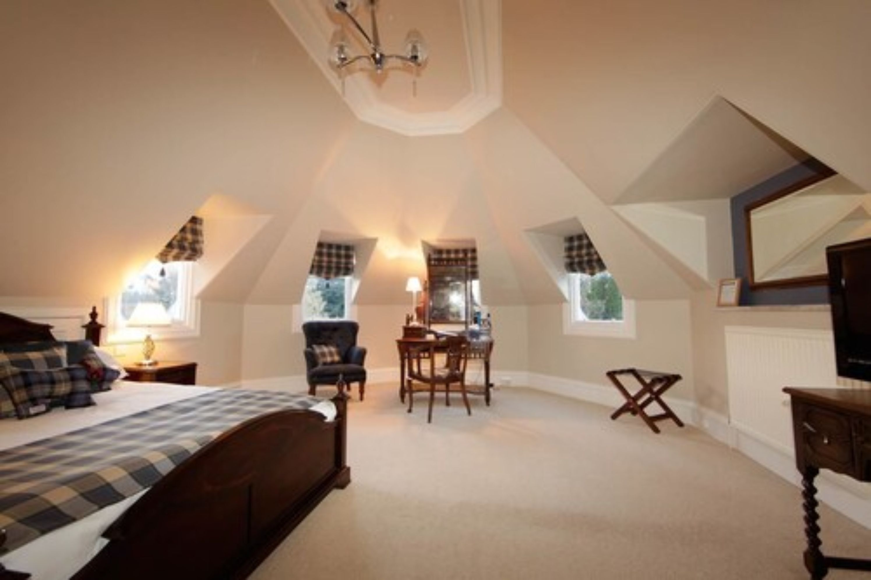 deluxe double room | individually decorated, desk, iron/ironing board, free wifi