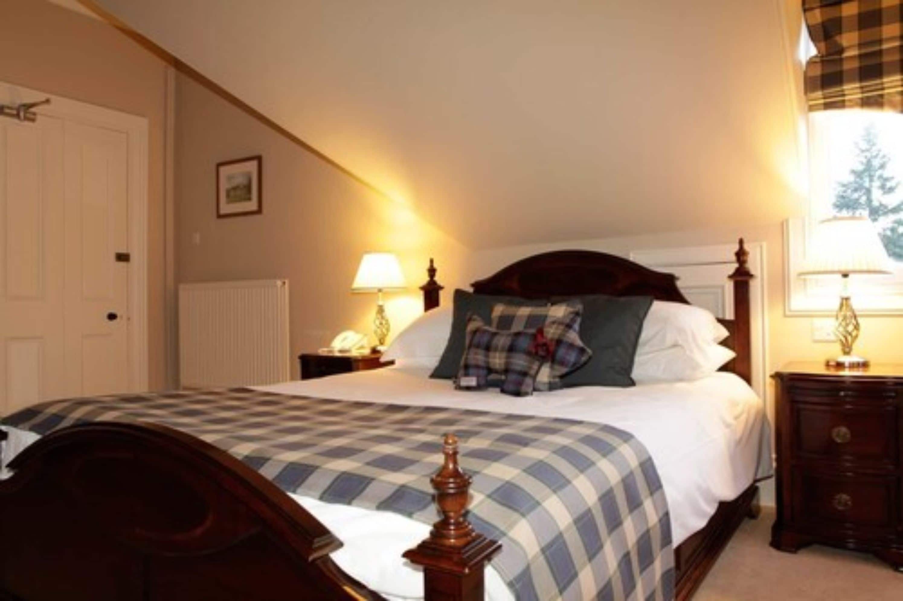 deluxe double room | individually decorated, desk, iron/ironing board, free wifi
