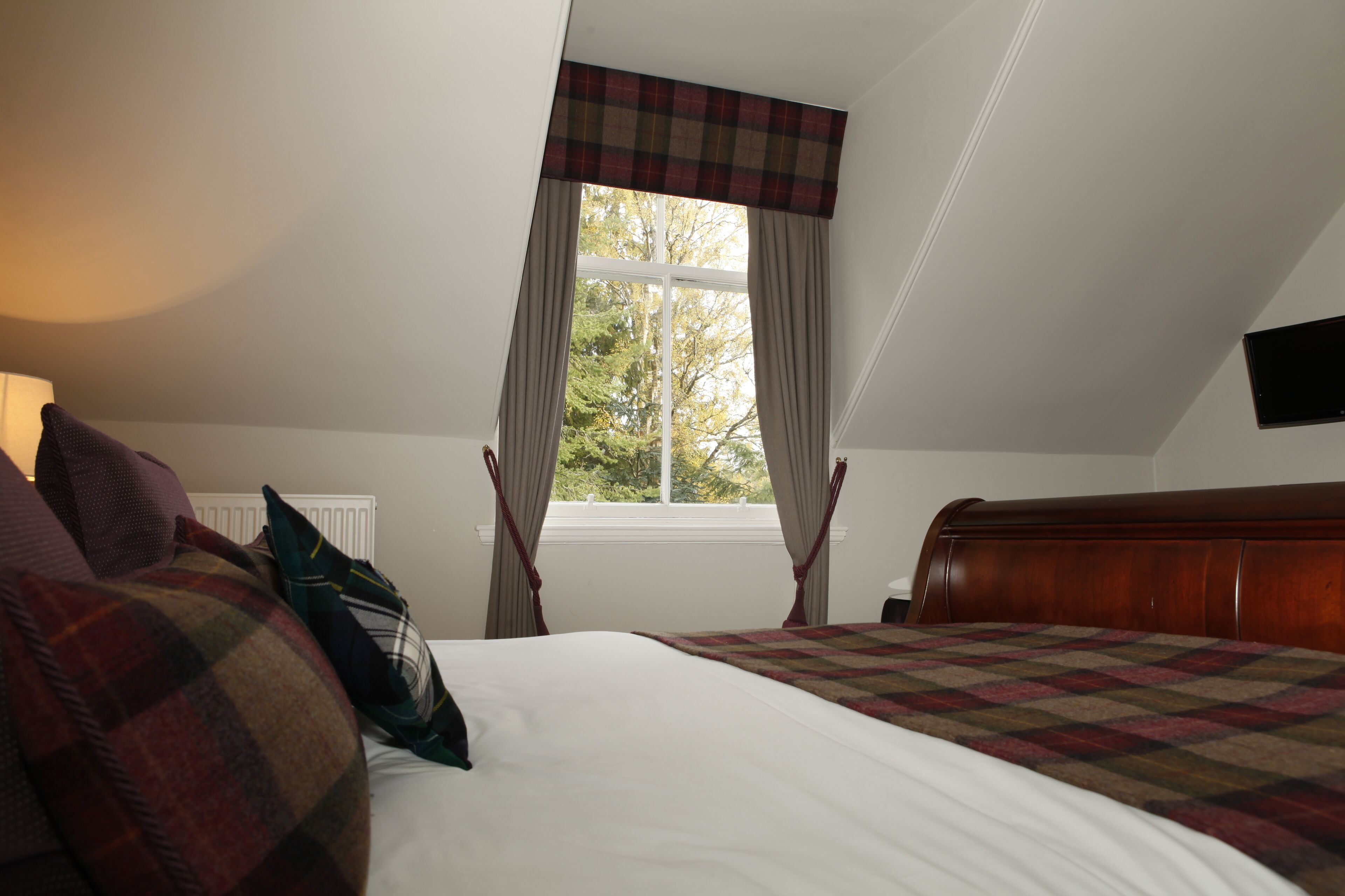 classic double room, 1 double bed | individually decorated, desk, iron/ironing board, free wifi