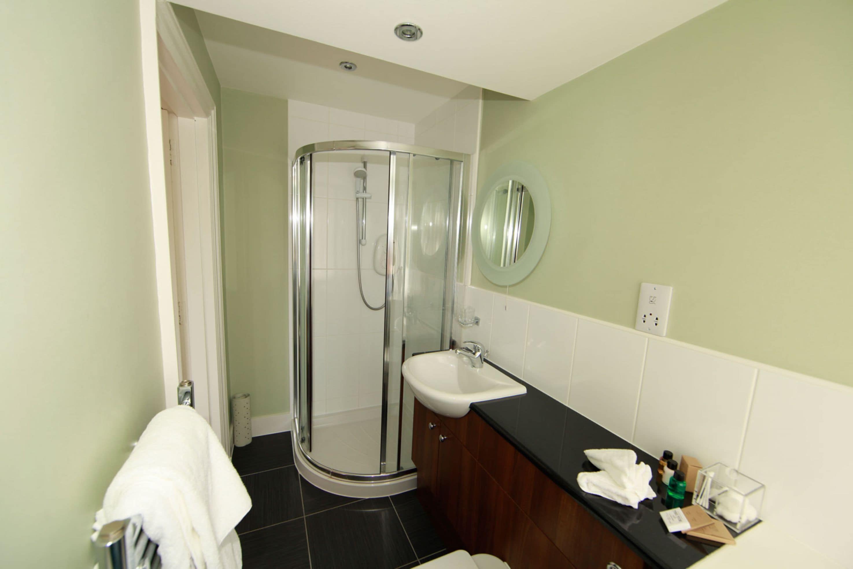 standard double room, 1 double bed | bathroom | free toiletries, hair dryer, towels