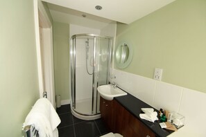 Standard Double Room, 1 Double Bed | Bathroom | Free toiletries, hair dryer, towels - Tor Na Coille Hotel & Restaurant (Banchory)