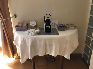 Bao gồm bữa sáng tự phục vụ hàng ngày 