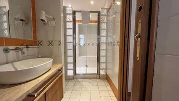 Comfort Suite | Bathroom