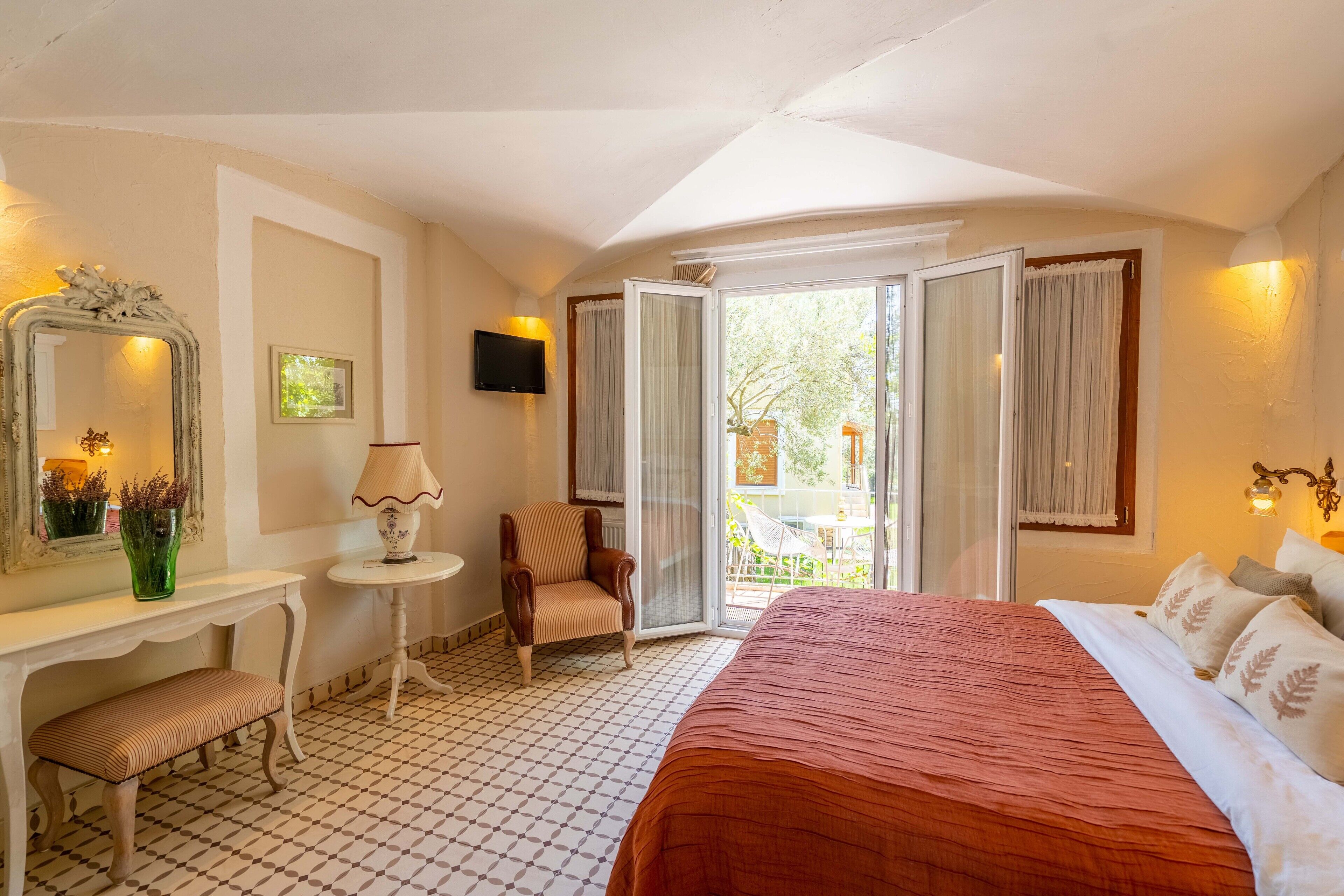 standard double room | premium bedding, in-room safe, desk, soundproofing