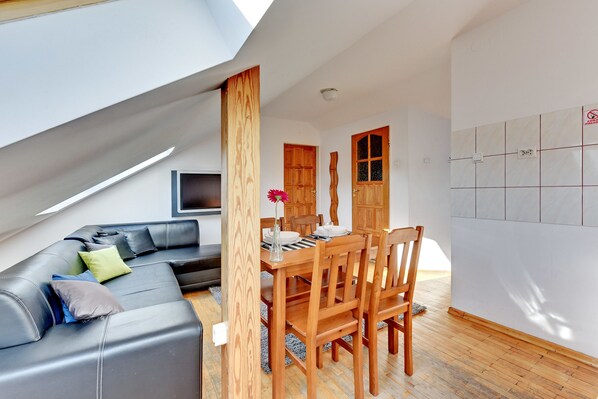 Quadruple Room, Private Bathroom | Free cots/infant beds, free WiFi, bed sheets - Nice Rooms (Gdansk)