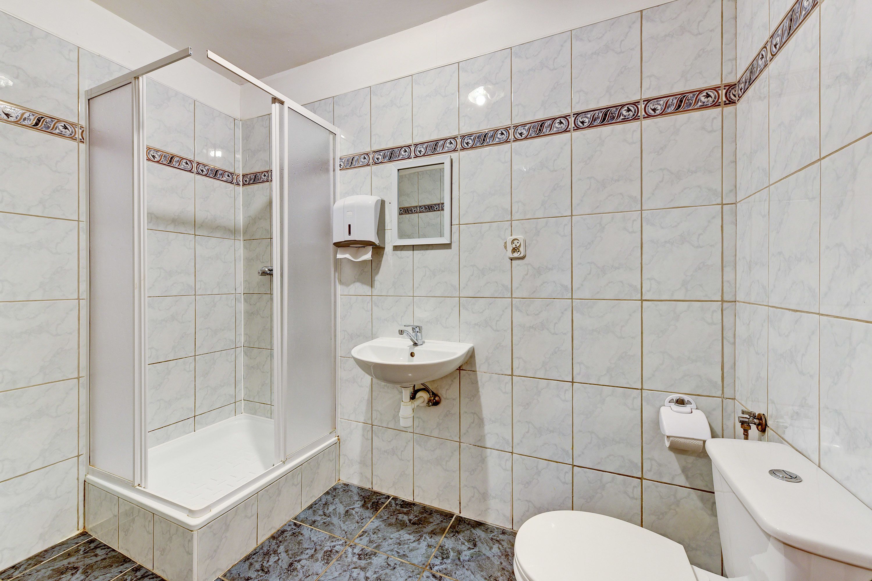Triple Room, Shared Bathroom | Bathroom | Shower, hair dryer, towels
