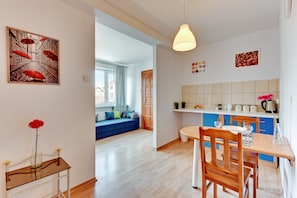 Free cots/infant beds, free WiFi, bed sheets - Nice Rooms (Gdansk)