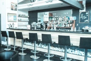 Bar (trong khuôn viên)