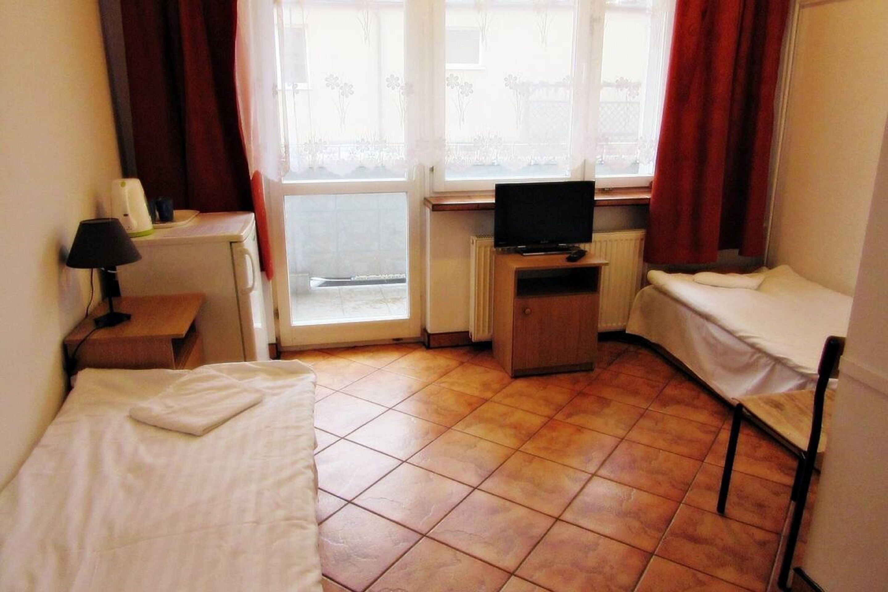 economy twin room | desk, cots/infant beds, free wifi, bed sheets