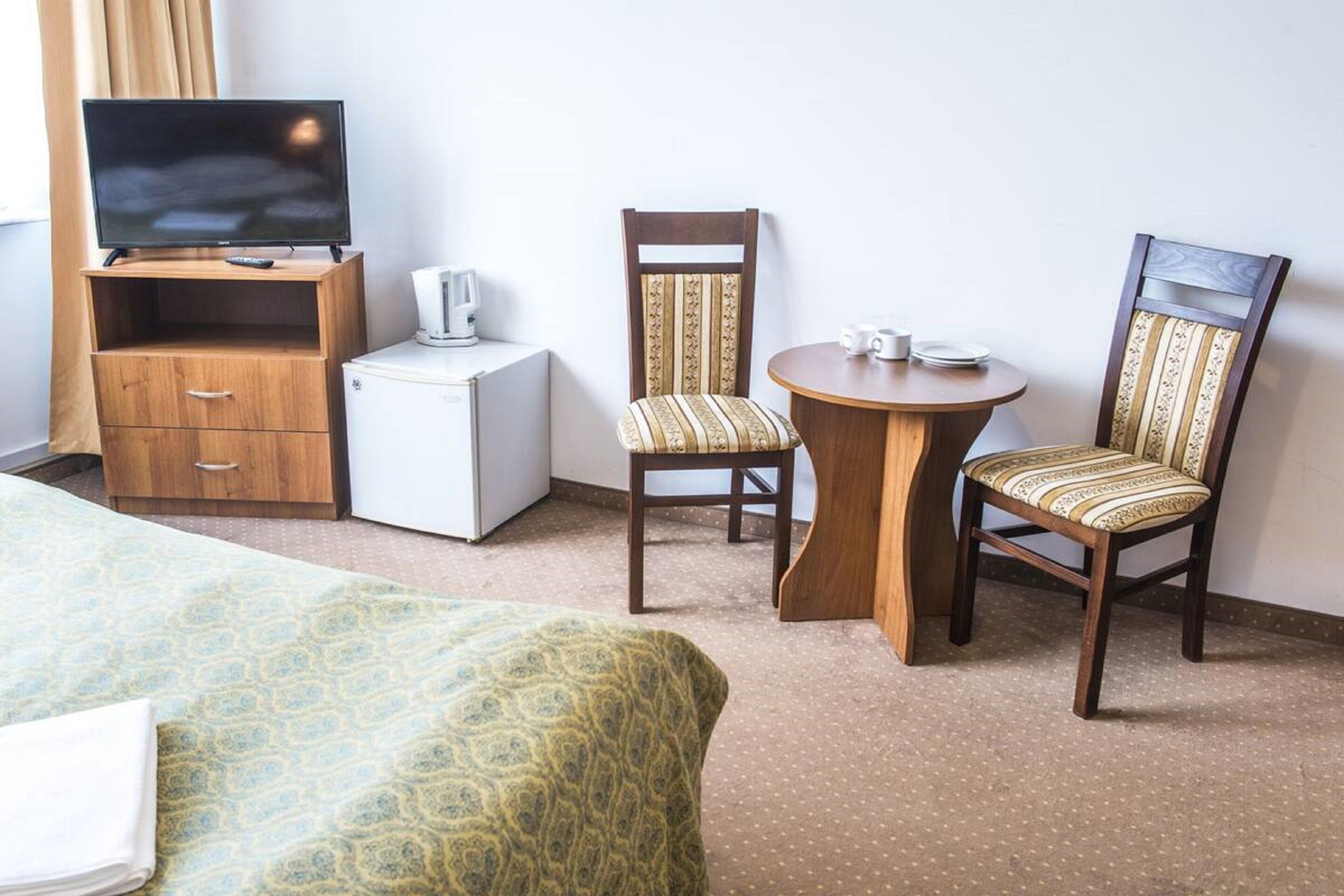 desk, cots/infant beds, free wifi, bed sheets