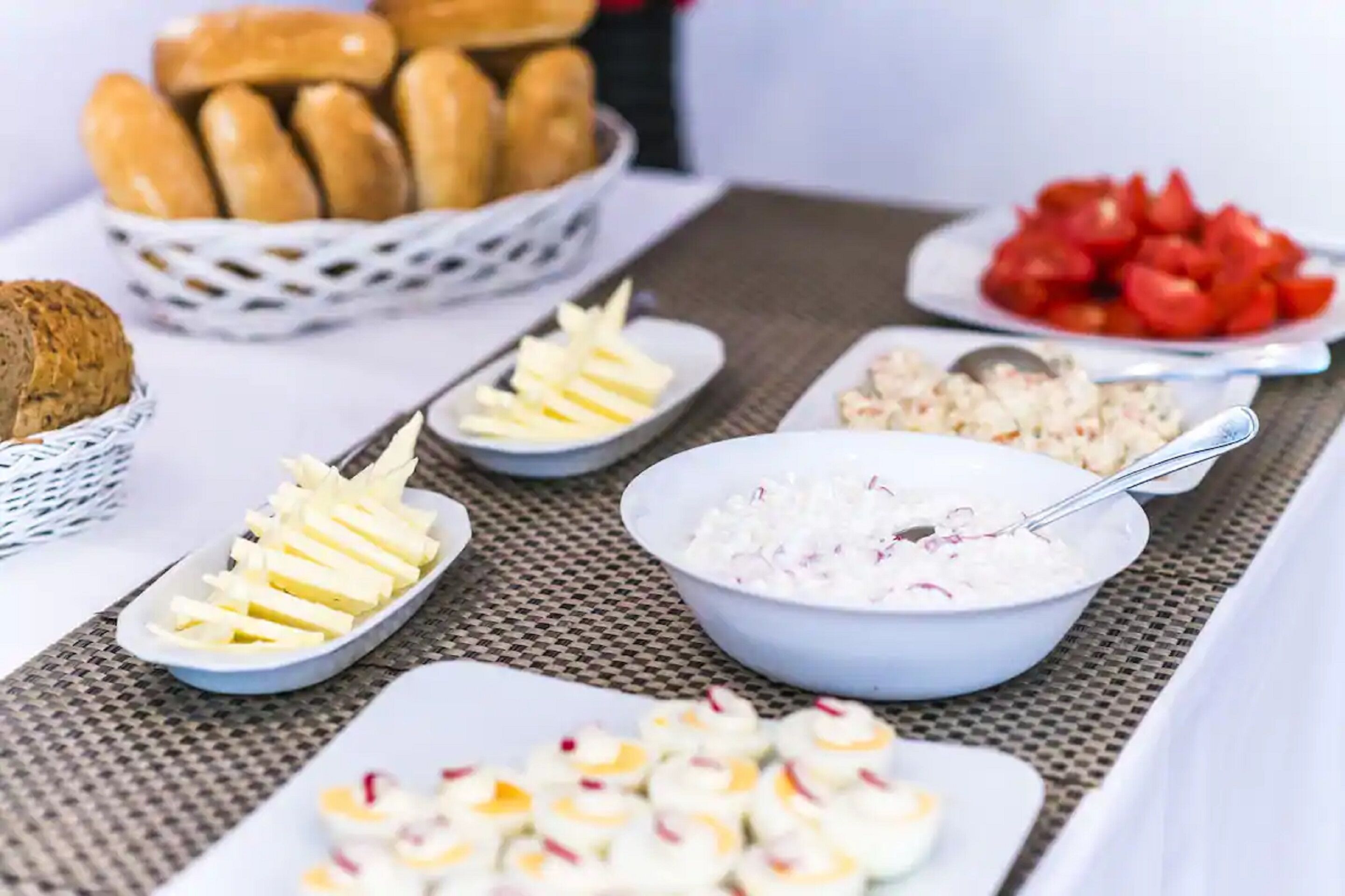 daily buffet breakfast (pln 38 per person)