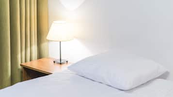 Escritorio, cunas, wifi gratis y ropa de cama