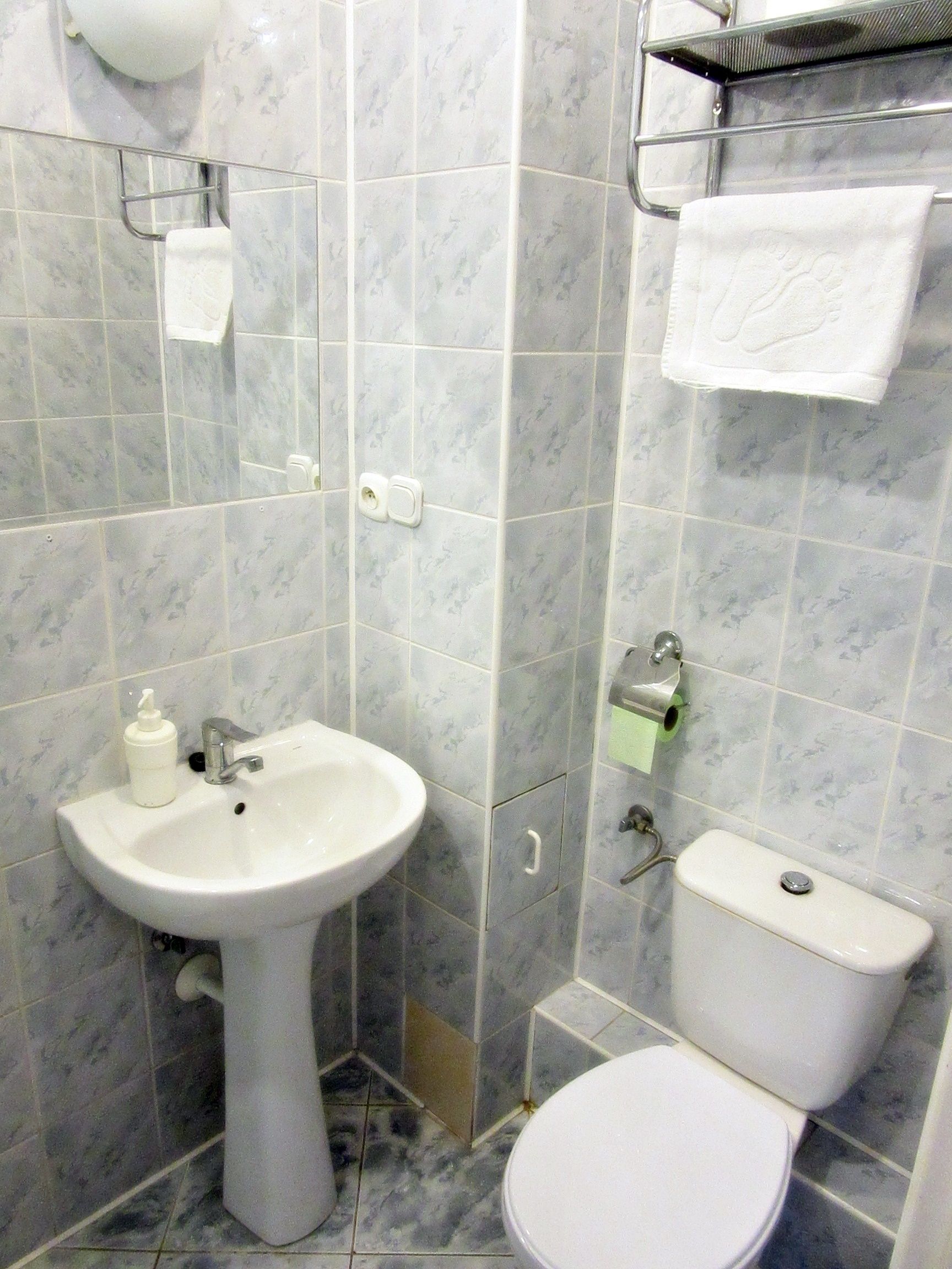 economy twin room | bathroom | shower, hair dryer, towels