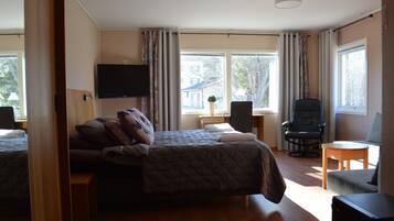 Family Room | Desk, blackout drapes, iron/ironing board, free WiFi