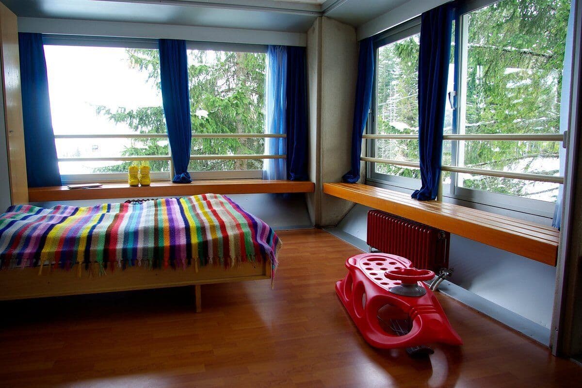 Desk, bed sheets