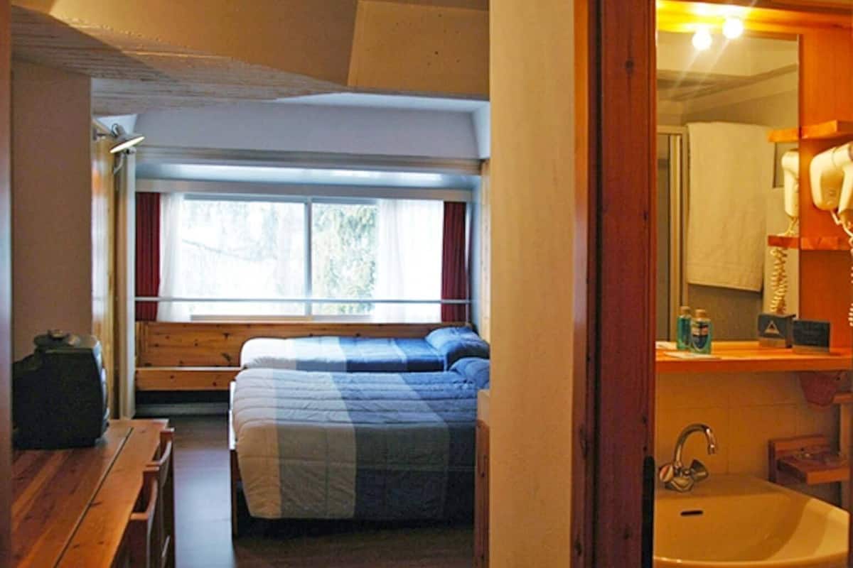 Desk, bed sheets