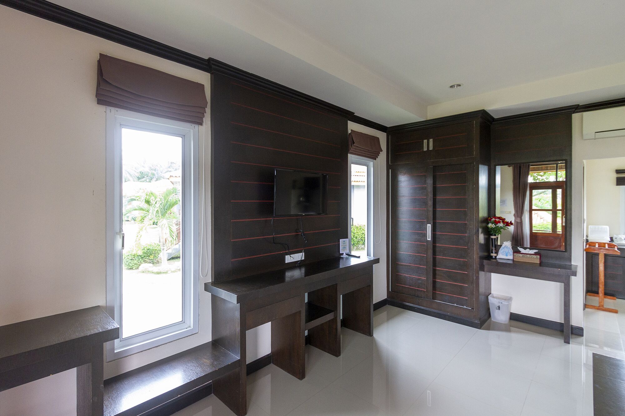 minibar, in-room safe, free wifi, bed sheets