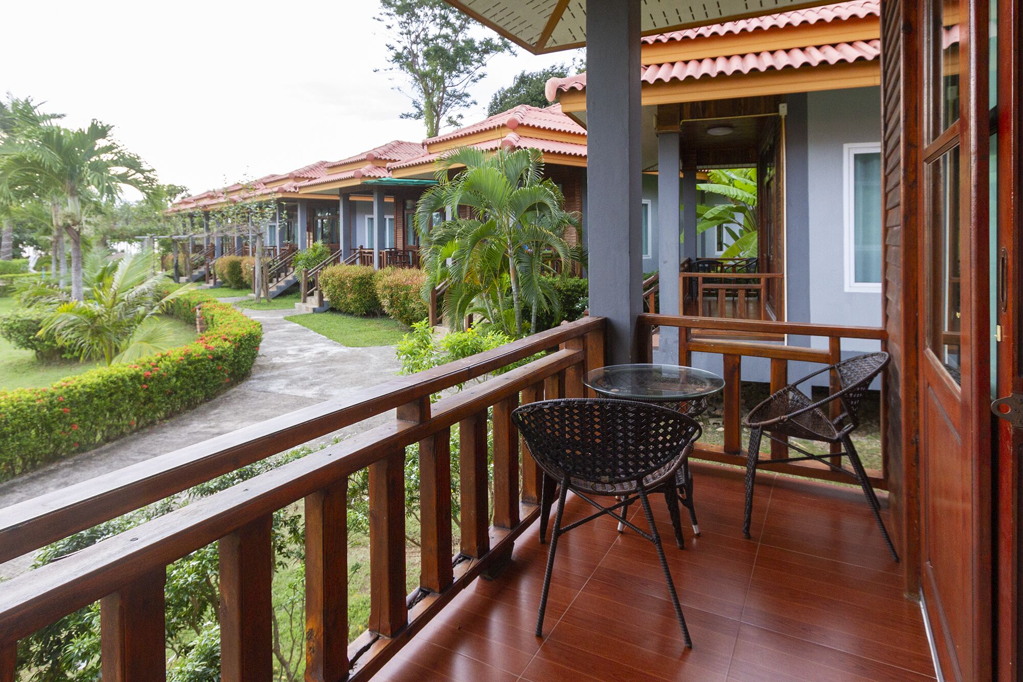 luxury villa, 1 king bed | living area | 32-inch lcd tv with satellite channels, tv