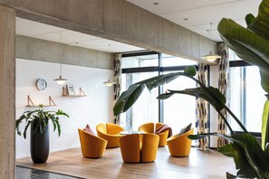 En 40-tommers Flatskjerm-TV med Parabol-TV