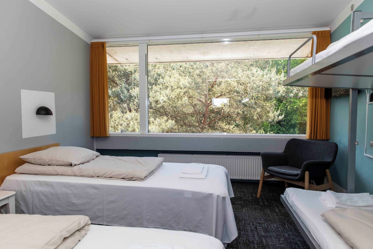 1 chambre, chambres insonorisées, Wi-Fi gratuit, draps fournis
