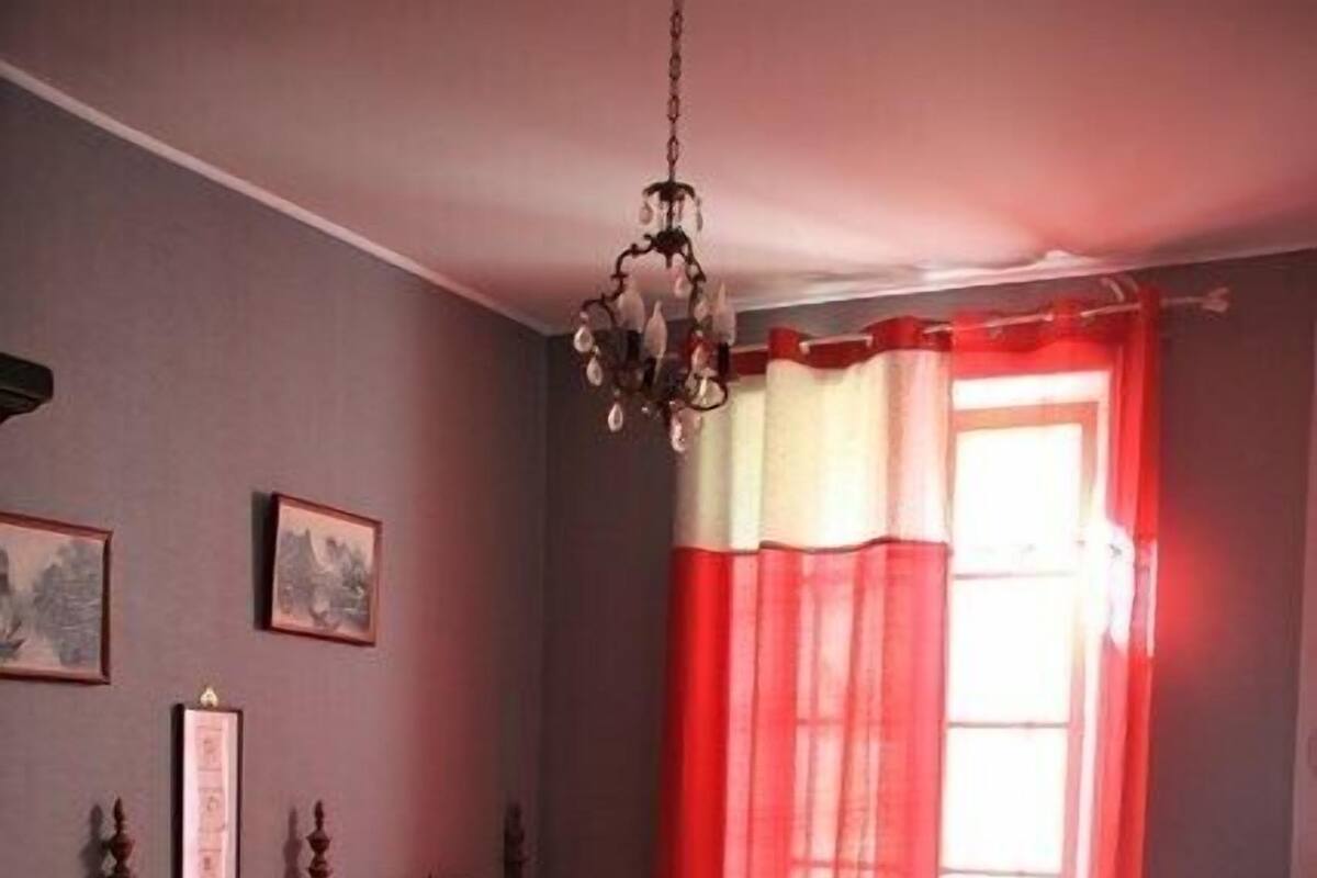 تجهيزات عازلة للصوت ومكواة/لوح كي وواي فاي مجانًا