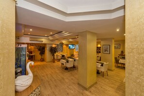 Free daily buffet breakfast  - Beyaz Kuğu Hotel (Istanbul)