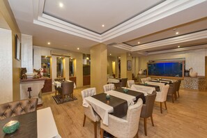 Free daily buffet breakfast  - Beyaz Kuğu Hotel (Istanbul)