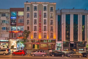 Property entrance - Beyaz Kuğu Hotel (Istanbul)