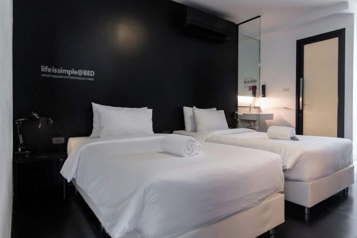 Premium bedding, minibar, desk, soundproofing