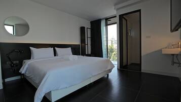 Quarto casal standard | Roupas de cama premium, frigobar, escrivaninha, quartos à prova de som