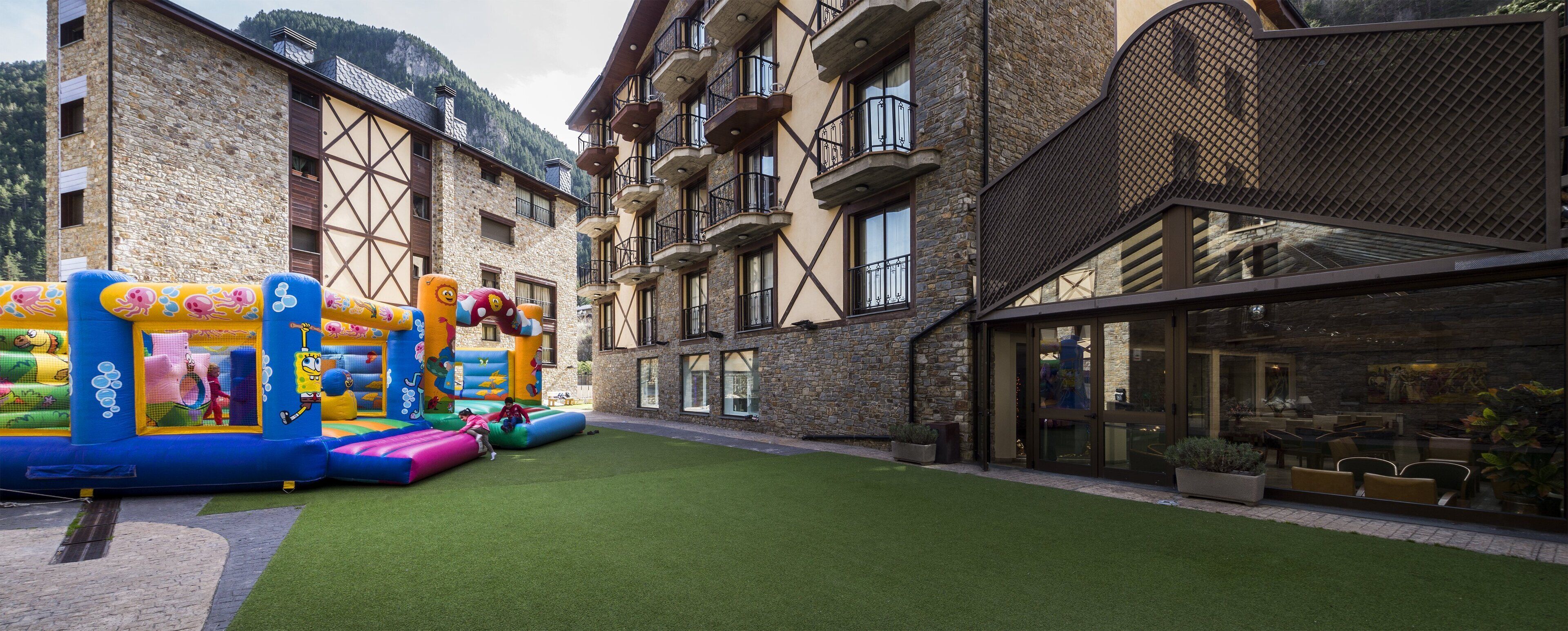 children’s play area – outdoor