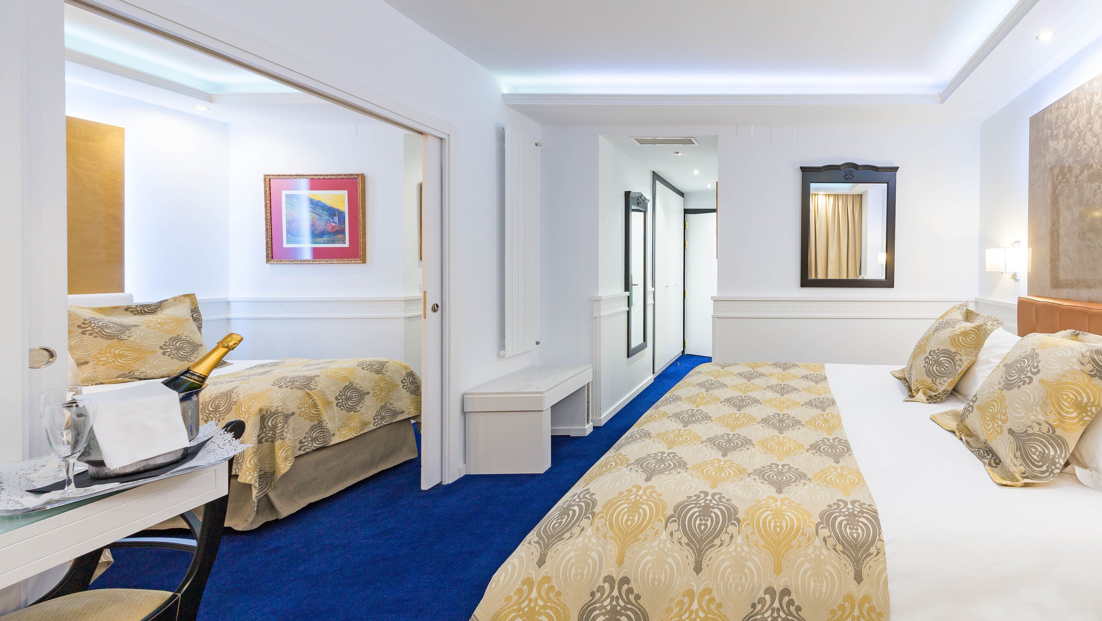 Family Room, 2 Bedrooms, Jetted Tub, Valley View