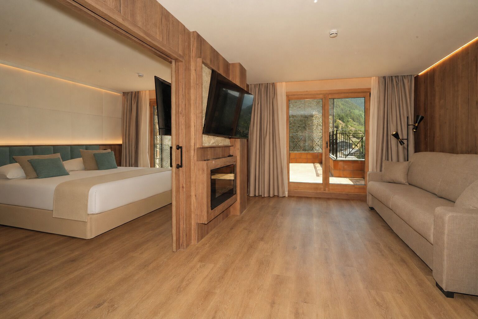 Luxe beddengoed, donsdekens, een minibar, een kluis op de kamer