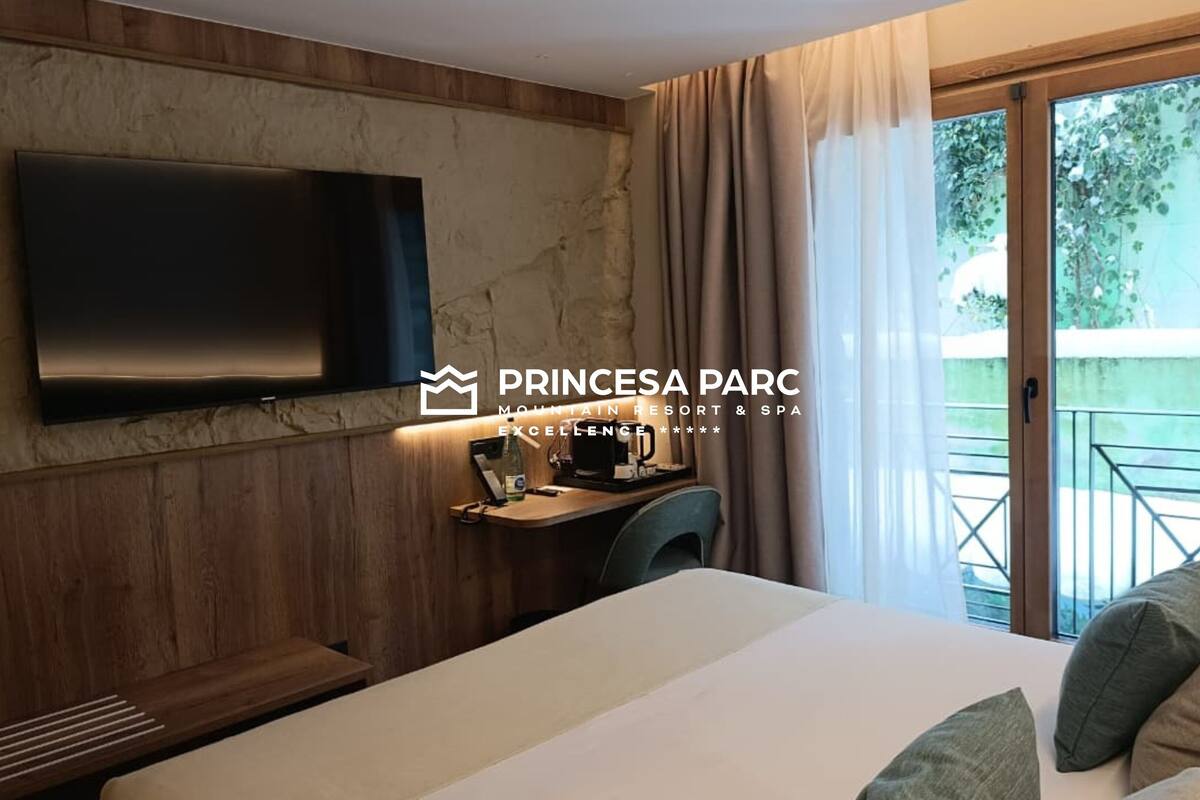 Kamar Single Premium, Bebas Asap Rokok, Hewan Peliharaan Dilarang | Seprai premium, selimut bulu angsa, minibar, dan brankas