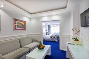 32-Zoll-Smart-TV mit Satellitenempfang