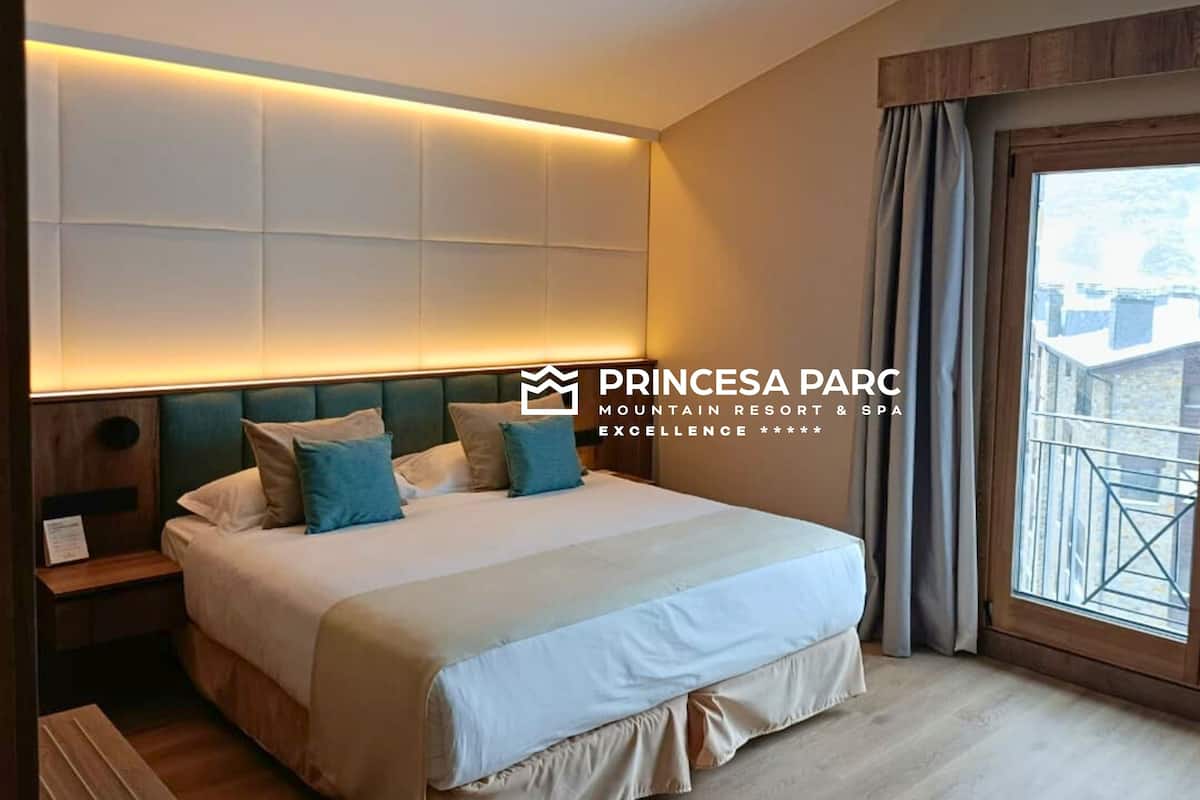 Ropa de cama de alta calidad, cubrecamas y minibar