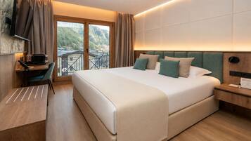 Quadruple Premium con Vistas | Literie de qualité supérieure, couette en duvet d'oie, minibar