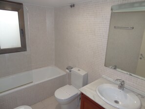 City Apartment, 3 Bedrooms, Terrace, City View | Bathroom